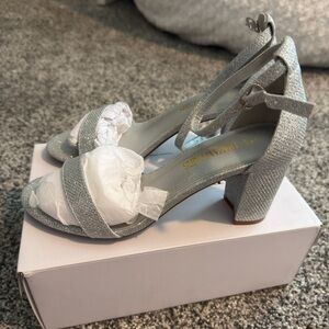 Silver glitter chunky heels Size US 7 #glamour #heels 3 inch heel NWT